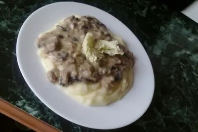 Сливочная говядина с лесными грибами