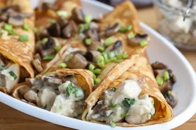 Грибная начинка для блинов с сырным соусом