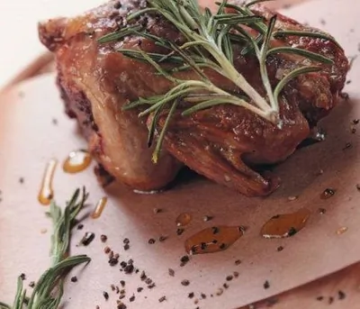 Цыплята с грушей и синим сыром