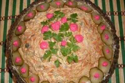 Куриный салат с фасолью и грецкими орехами