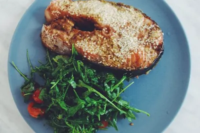 Семга с кунжутом