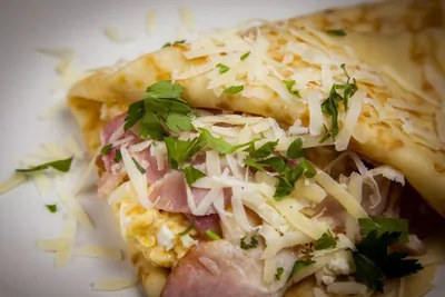 Креп с яйцом и беконом