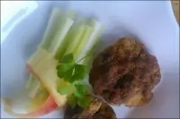 Котлеты из трески на пару с миксом из сельдерея