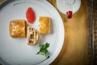 Закрытый пирог с лососем и грибами