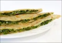 Лепешки с начинкой из зелени, кориандра и шнитт-лука