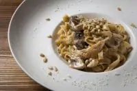 Феттучини с шампиньонами и курицей