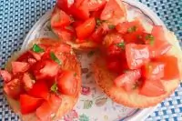 Брускетта с помидорами с моденским уксусом