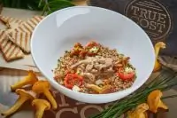 Бефстроганов с гречкой и лисичками