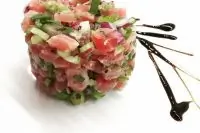 Тартар из тунца с бальзамическим соусом