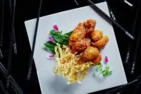 Обжаренный кальмар с грибами иноке