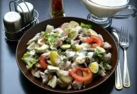 Теплый овощной салат со сливочным соусом