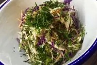 Салат Коул Слоу с чесночным маслом