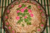 Куриный салат с фасолью и грецкими орехами