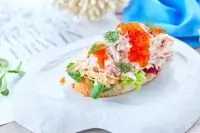 Брускетта с мясом камчатского краба