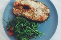 Семга с кунжутом