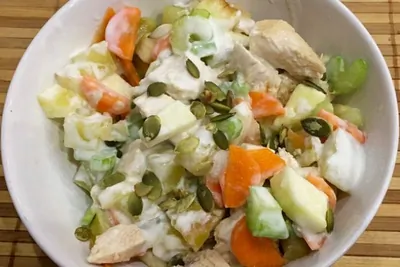 Полезный салат с курицей