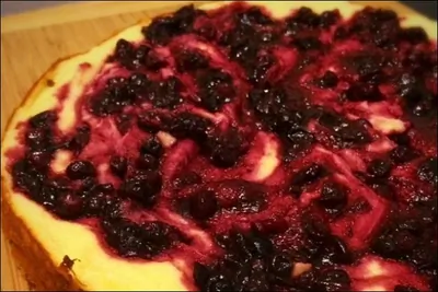 Творожная запеканка с клюквенным вареньем