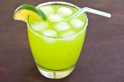 Коктейль «Искушение» с дынным ликёром и ананасовым соком