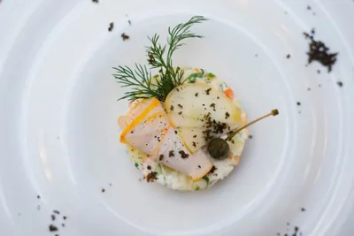 Оливье с копченой грудкой цесарки