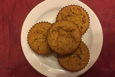 Полезные маффины с тыквой и изюмом