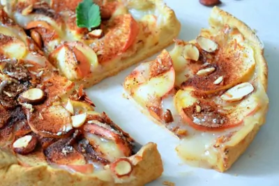 Пирог с яблоками и заварным кремом