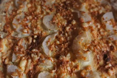 Пицца со сливочным сыром и грушей