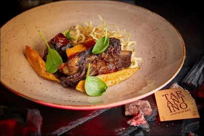 Печеное ребро бычка в глазури из пряного терияки с бататом