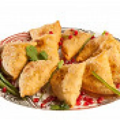 Индийские самосы с картофелем и зеленым горошком