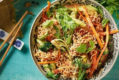 Овощи по-китайски с яичной лапшой