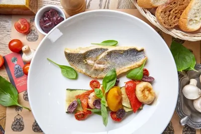 Филе Бранзино с неаполитанским гарниром