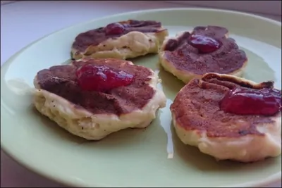 Творожные оладьи с яблоками