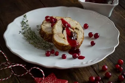 Рулет из индейки с каштаном и черносливом — Филето галопулас мэ кастана ке Дамаскина