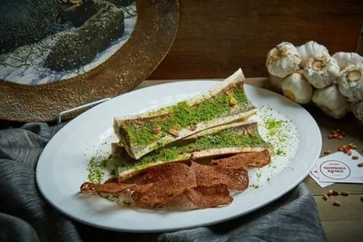 Мозговая косточка, запеченная с душистыми прованскими травами