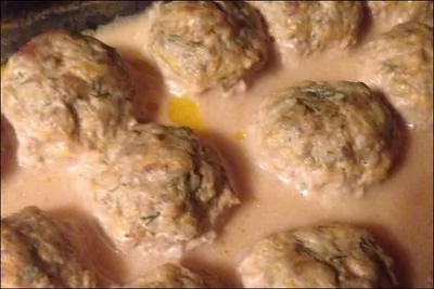 Мясные шарики в томатно-сметанном соусе