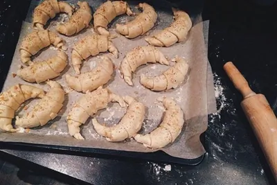 Круассаны с варено-копченной ветчиной