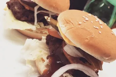 Мини-бургеры с говяжьей котлетой