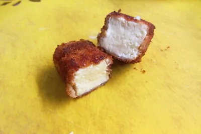 Жаренный в панировке адыгейский сыр