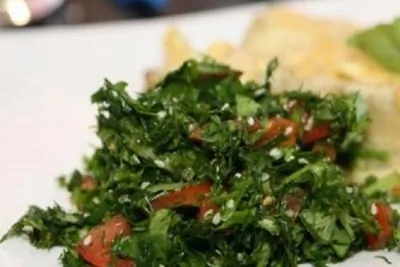 Салат из морской капусты с тунцом