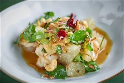 Жареные баклажаны с томатами и кинзой