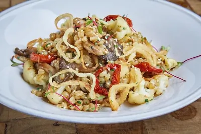 Пшеница с вешенками и цветной капустой