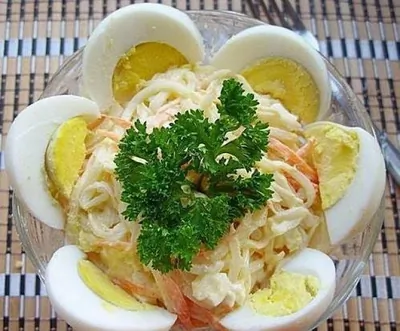 Весенний салат с дайконом и морковью