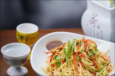 Салат из тонкого тофу с огурцом и китайской капустой