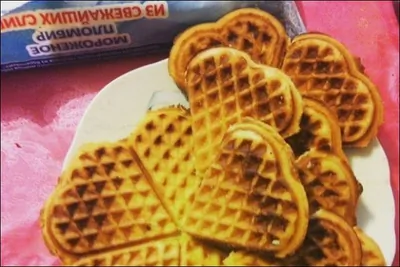 Вафли венские с бананом и взбитыми сливками