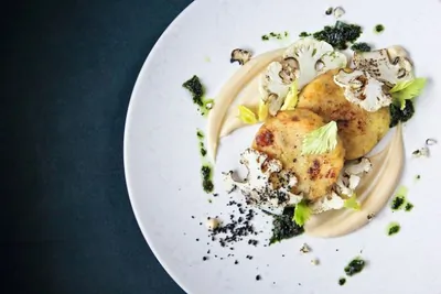 Котлеты из топинамбура с капустой и соусом чимичурри