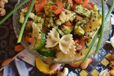 Легкий сытный салат с авокадо