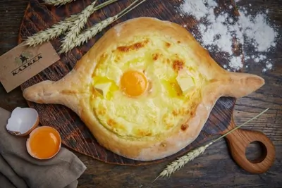 Хачапури по-аджарски на оливковом масле