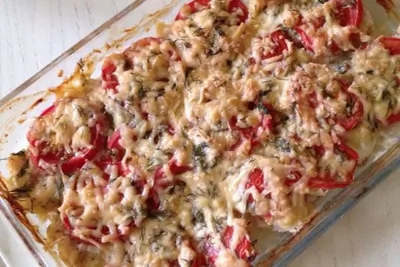 Треска запеченая с помидорами и сыром