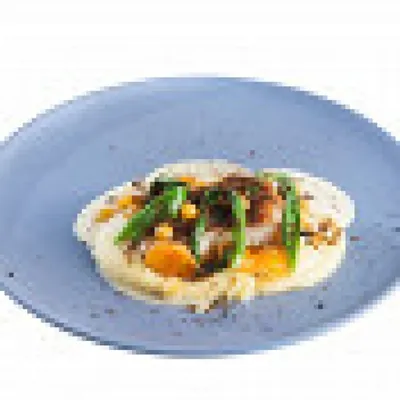 Треска с картофельным пюре и соусом из чеснока