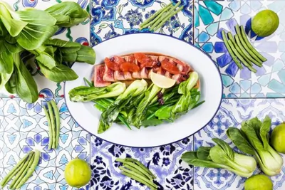 Стейк из тунца с капустой пак-чой