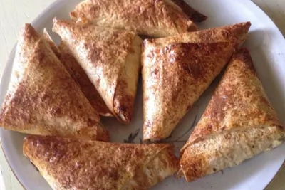 Треугольники из лаваша с творожно-банановой начинкой